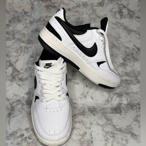 WOMEN'S NIKE GAMMA FORCE SNEAKERS